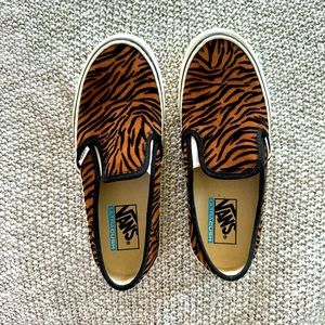 Women’s 8 - Vans Tiger Print Slip-on